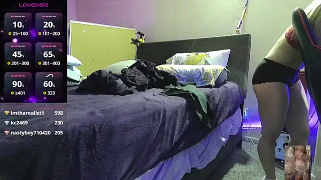 Snapshot of Blondiewithanass chatting on 10/24/25, 01:37 Blondiewithanass online show from 10/24/25, 01:37