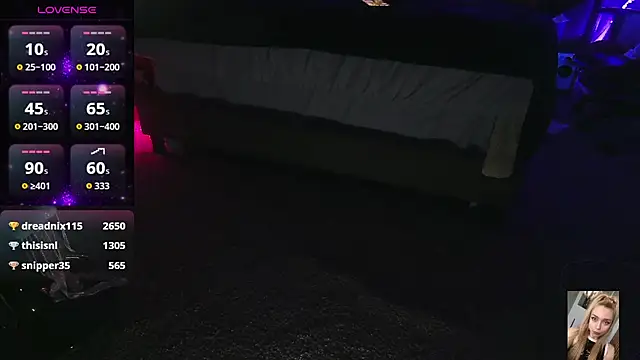 Snapshot of Blondiewithanass chatting on 12/03/25, 08:58 Blondiewithanass online show from 12/03/25, 08:58