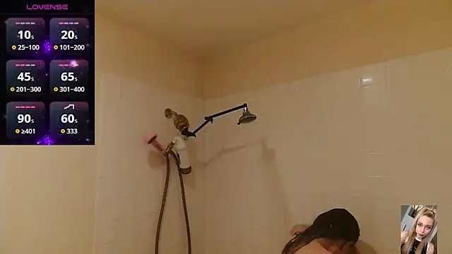 Snapshot of Blondiewithanass chatting on 12/20/25, 07:33 Blondiewithanass online show from 12/20/25, 07:33