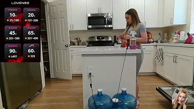 Blondiewithanass online show from 04/18/26, 07:07