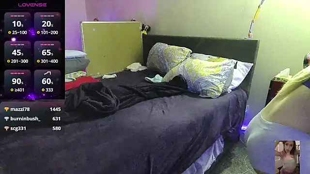 Snapshot of Blondiewithanass chatting on 11/10/25, 02:27 Blondiewithanass online show from 11/10/25, 02:27