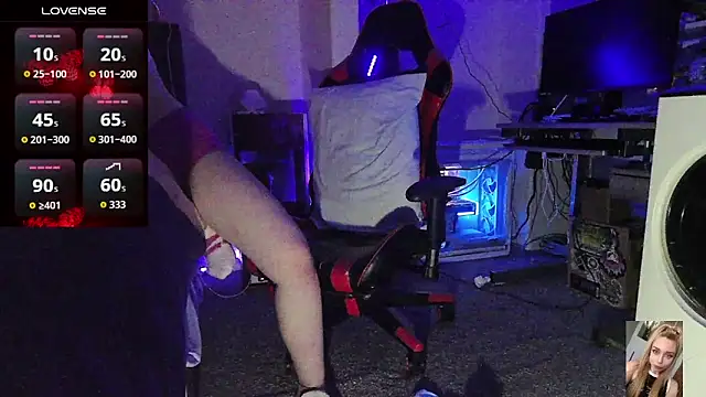 Snapshot of Blondiewithanass chatting on 02/17/26, 03:42 Blondiewithanass online show from 02/17/26, 03:42