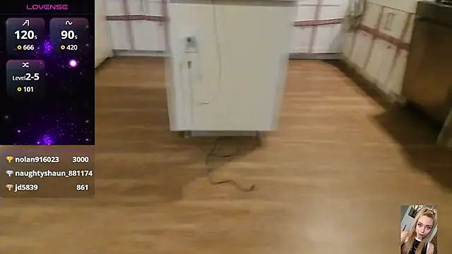 Snapshot of Blondiewithanass chatting on 01/15/26, 06:39 Blondiewithanass online show from 01/15/26, 06:39