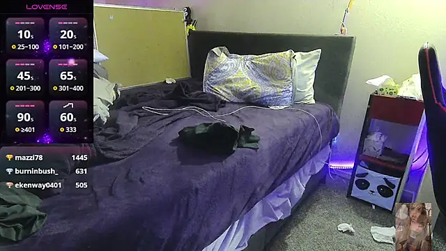 Snapshot of Blondiewithanass chatting on 11/06/25, 02:26 Blondiewithanass online show from 11/06/25, 02:26