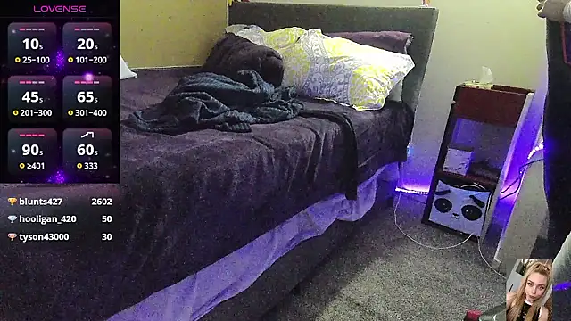 Snapshot of Blondiewithanass chatting on 01/19/26, 06:06 Blondiewithanass online show from 01/19/26, 06:06