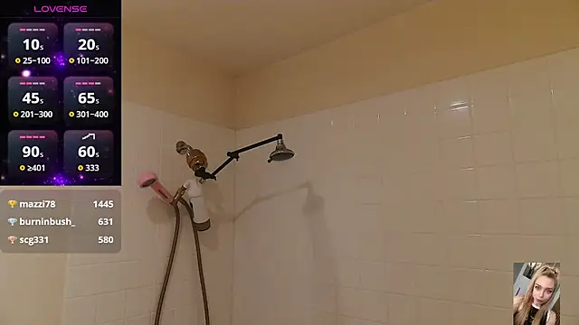 Snapshot of Blondiewithanass chatting on 11/14/25, 12:03 Blondiewithanass online show from 11/14/25, 12:03