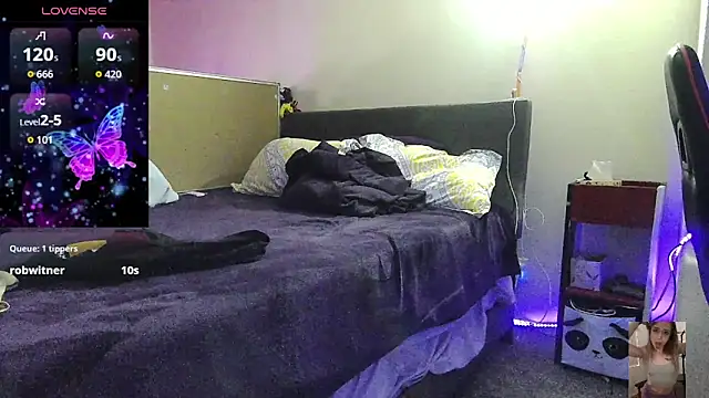 Snapshot of Blondiewithanass chatting on 02/07/26, 04:20 Blondiewithanass online show from 02/07/26, 04:20