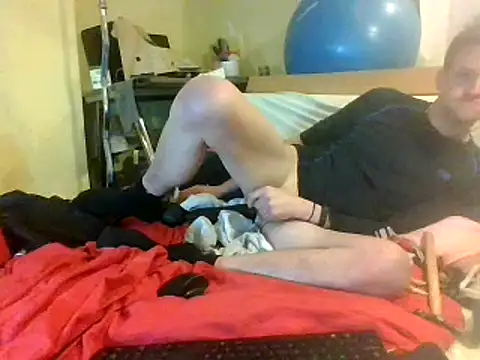 Snapshot of londonfuckwhore chatting on 01/03/25, 11:12 londonfuckwhore online show from 01/03/25, 11:12