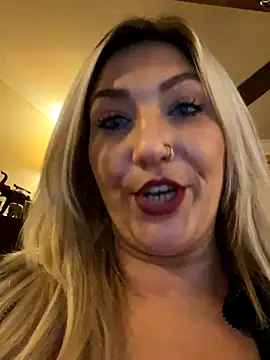 LittleMissEeve online show from 10/31/25, 04:09