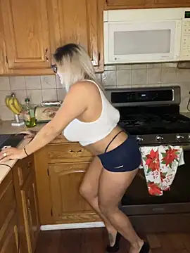 LittleMissEeve online show from 01/13/26, 04:05