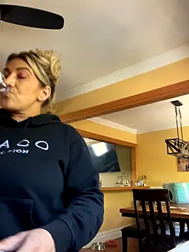 LittleMissEeve online show from 10/30/25, 04:04