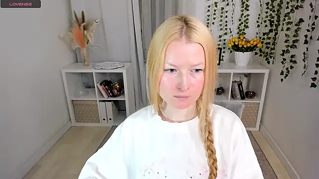 Laly Peach online show from 04/23/26, 11:38