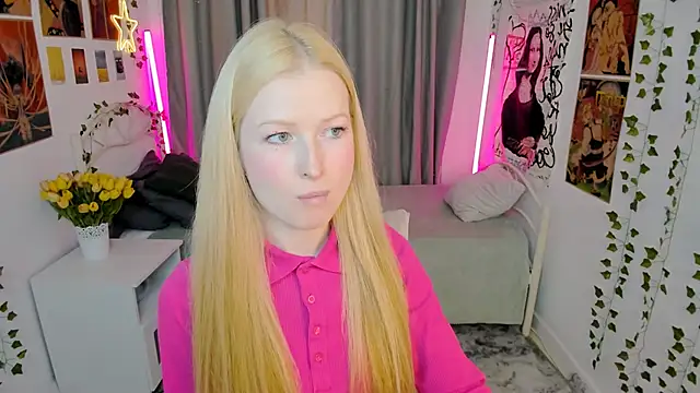 Laly Peach online show from 10/19/25, 04:10