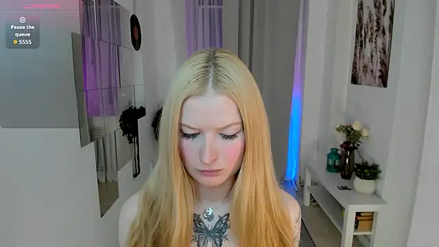 Laly Peach online show from 09/20/25, 04:12