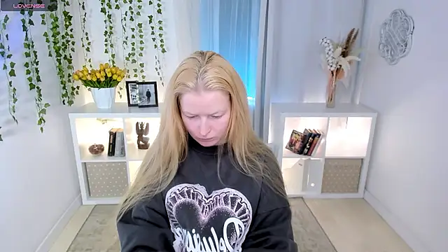 Laly Peach online show from 03/21/26, 06:58
