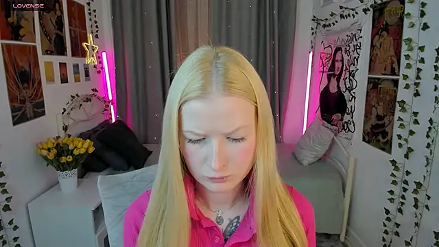 Laly Peach online show from 10/18/25, 03:58