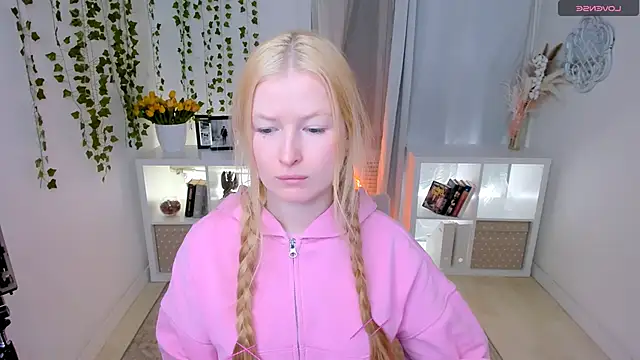 Laly Peach online show from 03/04/26, 07:49