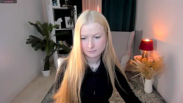 Laly Peach online show from 03/28/26, 04:41