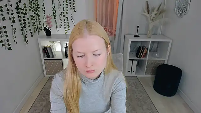 Laly Peach online show from 11/30/25, 05:25