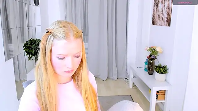 Laly Peach online show from 10/07/25, 04:08