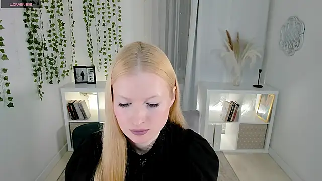 Laly Peach online show from 11/14/25, 12:31