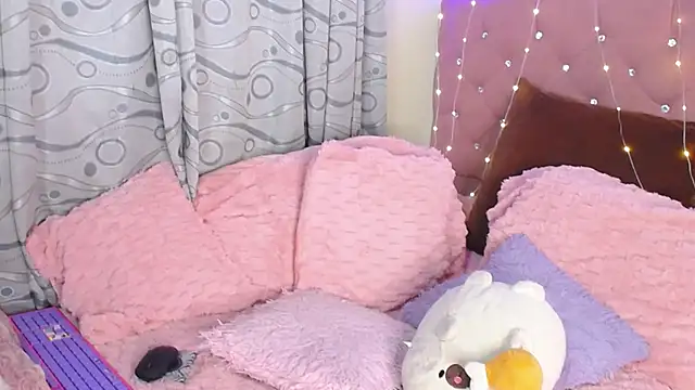 Snapshot of camy_doll chatting on 02/08/26, 12:19 camy doll online show from 02/08/26, 12:19