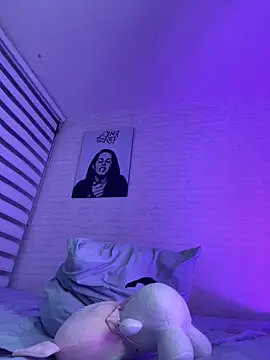 Snapshot of Niky_Love chatting on 12/09/24, 08:00 Niky Love online show from 12/09/24, 08:00