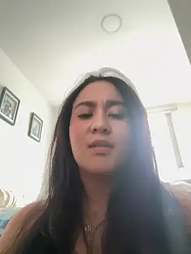 Nina lovi online show from 05/05/26, 09:07