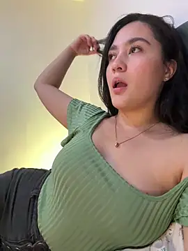 Snapshot of Nina_lovi chatting on 01/28/25, 03:15 Nina lovi online show from 01/28/25, 03:15