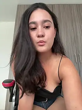 Snapshot of Nina_lovi chatting on 06/16/26, 10:10 Nina lovi online show from 06/16/26, 10:10