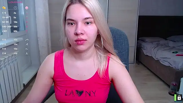 Snapshot of Lana__Nova chatting on 09/13/25, 05:18 Lana Nova online show from 09/13/25, 05:18