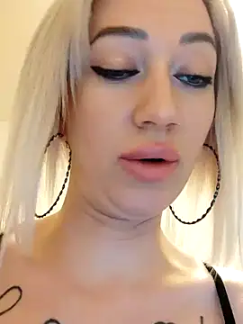 Snapshot of Fuck-Gina chatting on 12/30/24, 12:11 Fuck-Gina online show from 12/30/24, 12:11