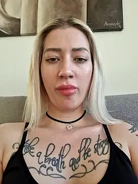 Snapshot of Fuck-Gina chatting on 03/09/25, 04:11 Fuck-Gina online show from 03/09/25, 04:11