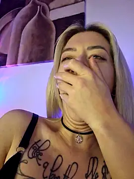 Snapshot of Fuck-Gina chatting on 03/09/25, 03:22 Fuck-Gina online show from 03/09/25, 03:22