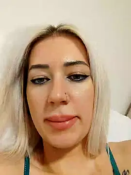 Snapshot of Fuck-Gina chatting on 01/04/25, 12:16 Fuck-Gina online show from 01/04/25, 12:16
