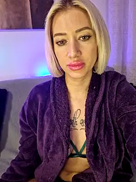 Snapshot of Fuck-Gina chatting on 03/02/25, 12:31 Fuck-Gina online show from 03/02/25, 12:31