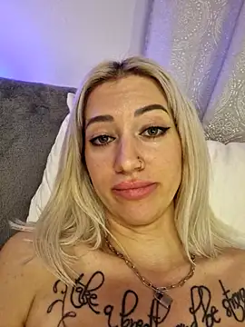 Snapshot of Fuck-Gina chatting on 02/10/25, 01:46 Fuck-Gina online show from 02/10/25, 01:46