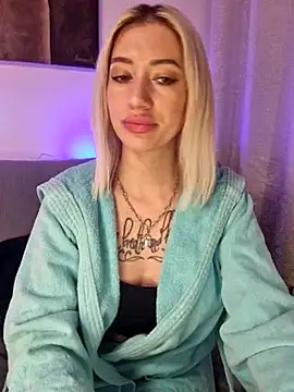 Snapshot of Fuck-Gina chatting on 03/03/25, 12:45 Fuck-Gina online show from 03/03/25, 12:45