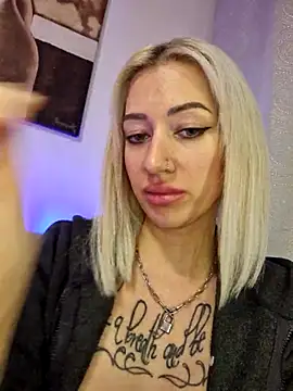 Snapshot of Fuck-Gina chatting on 02/09/25, 10:43 Fuck-Gina online show from 02/09/25, 10:43