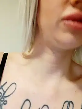 Snapshot of Fuck-Gina chatting on 01/02/25, 10:11 Fuck-Gina online show from 01/02/25, 10:11