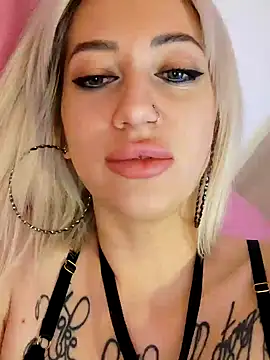Snapshot of Fuck-Gina chatting on 01/05/25, 11:44 Fuck-Gina online show from 01/05/25, 11:44