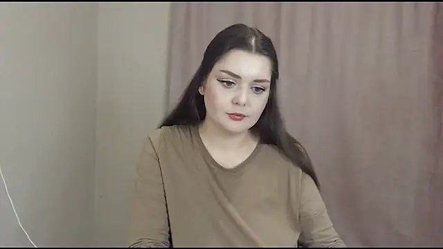 Snapshot of ohhhMie chatting on 10/28/25, 06:18 ohhhMie online show from 10/28/25, 06:18