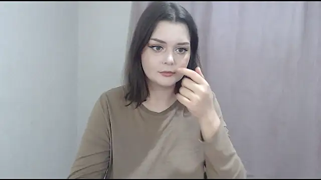 Snapshot of ohhhMie chatting on 12/21/25, 05:14 ohhhMie online show from 12/21/25, 05:14