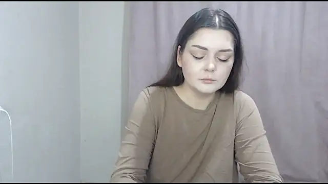 Snapshot of ohhhMie chatting on 11/16/25, 05:17 ohhhMie online show from 11/16/25, 05:17