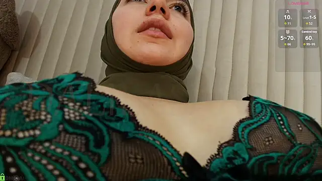 dalilasaadi  online show from 04/08/26, 03:41