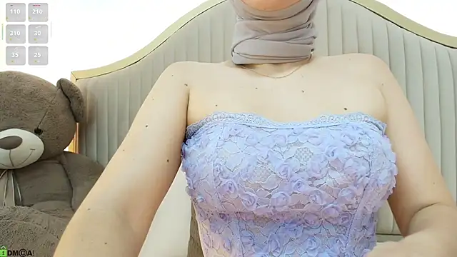 Snapshot of dalilasaadi_ chatting on 11/06/25, 03:27 dalilasaadi online show from 11/06/25, 03:27