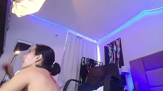 Snapshot of lizzy_squirt chatting on 01/11/26, 01:51 lizzy squirt online show from 01/11/26, 01:51