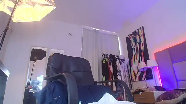 Snapshot of lizzy_squirt chatting on 03/06/26, 02:12 lizzy squirt online show from 03/06/26, 02:12