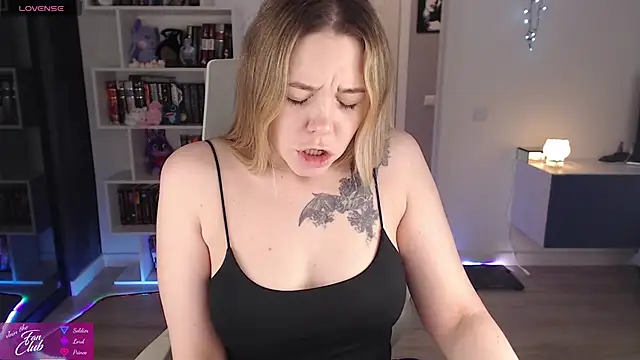 Emma Bryan online show from 12/14/25, 08:36