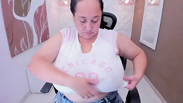 Snapshot of Sharon_tits chatting on 05/24/26, 12:16 Sharon tits online show from 05/24/26, 12:16